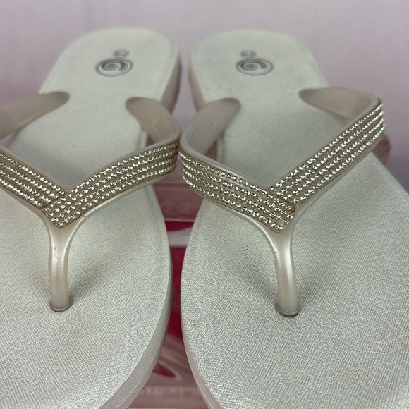 Rhinestone Flip Flops sz 7/8 - Picture 7 of 11